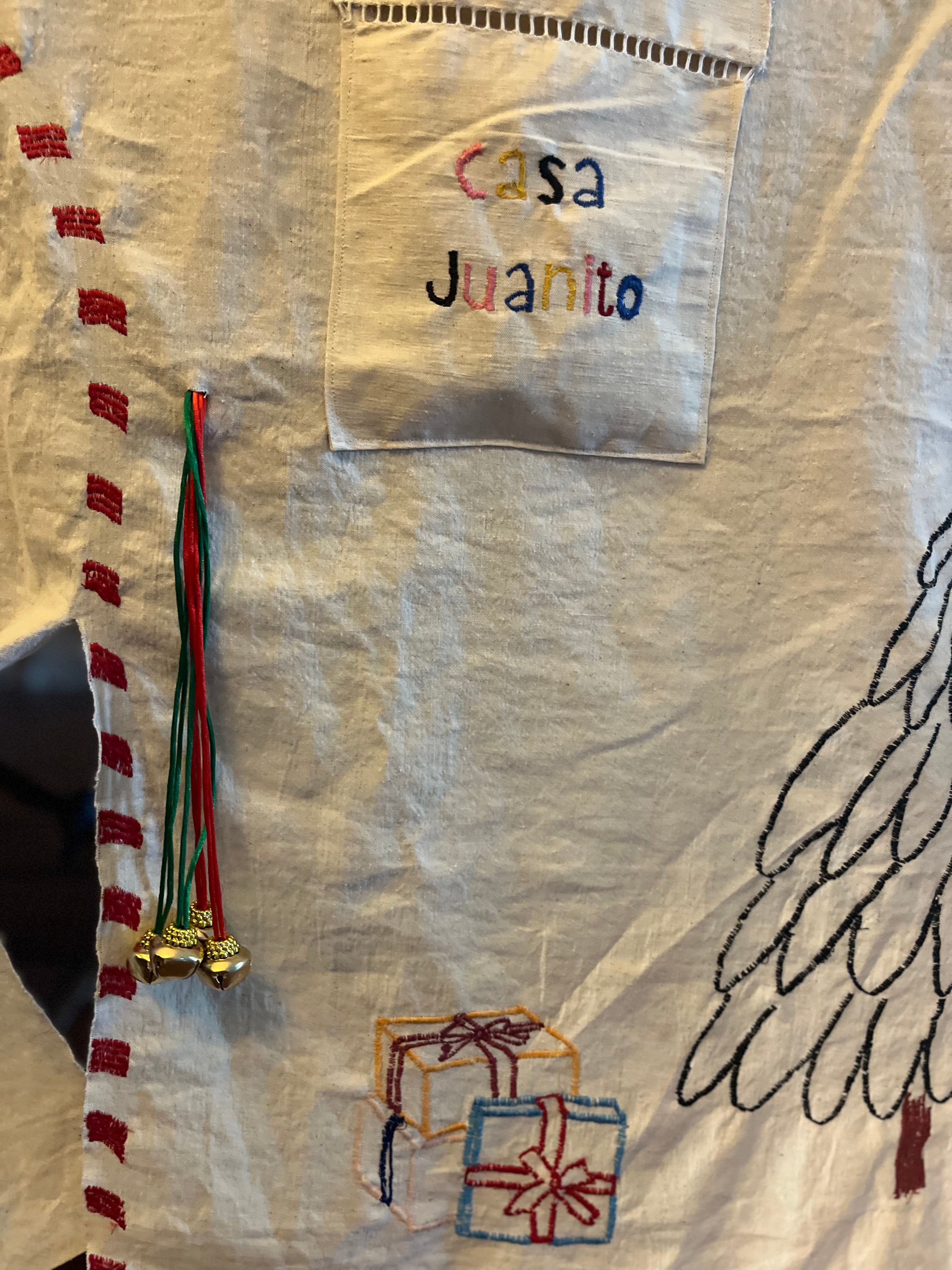 Casita bajo la mesa