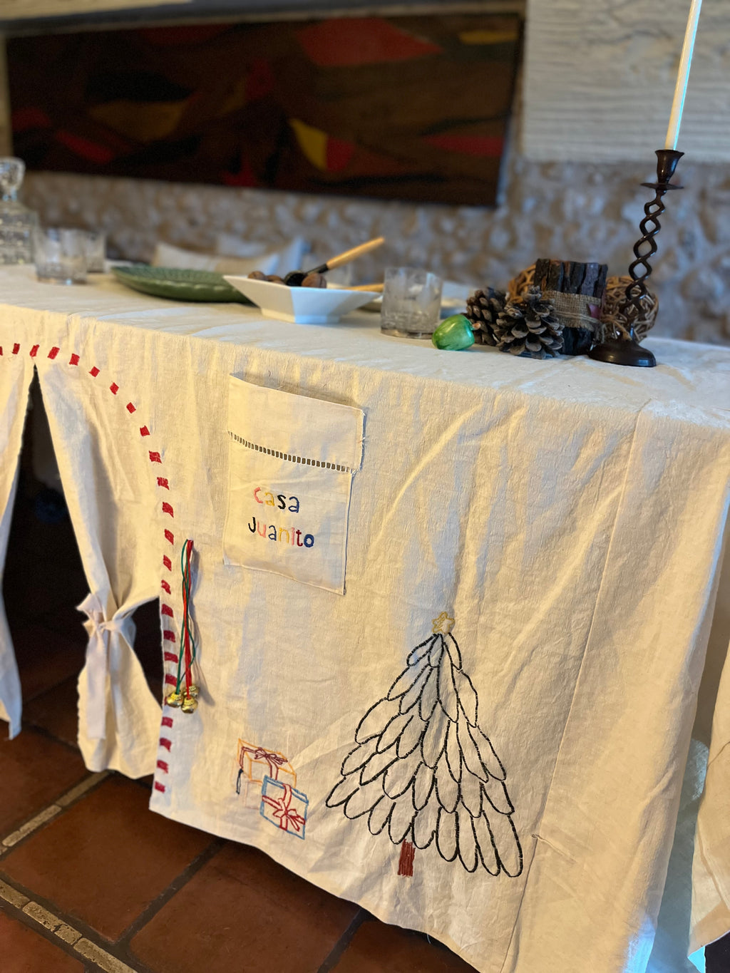 Casita bajo la mesa