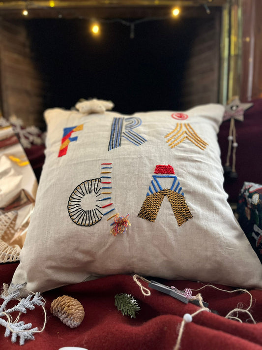 Cojín bordado personalizado